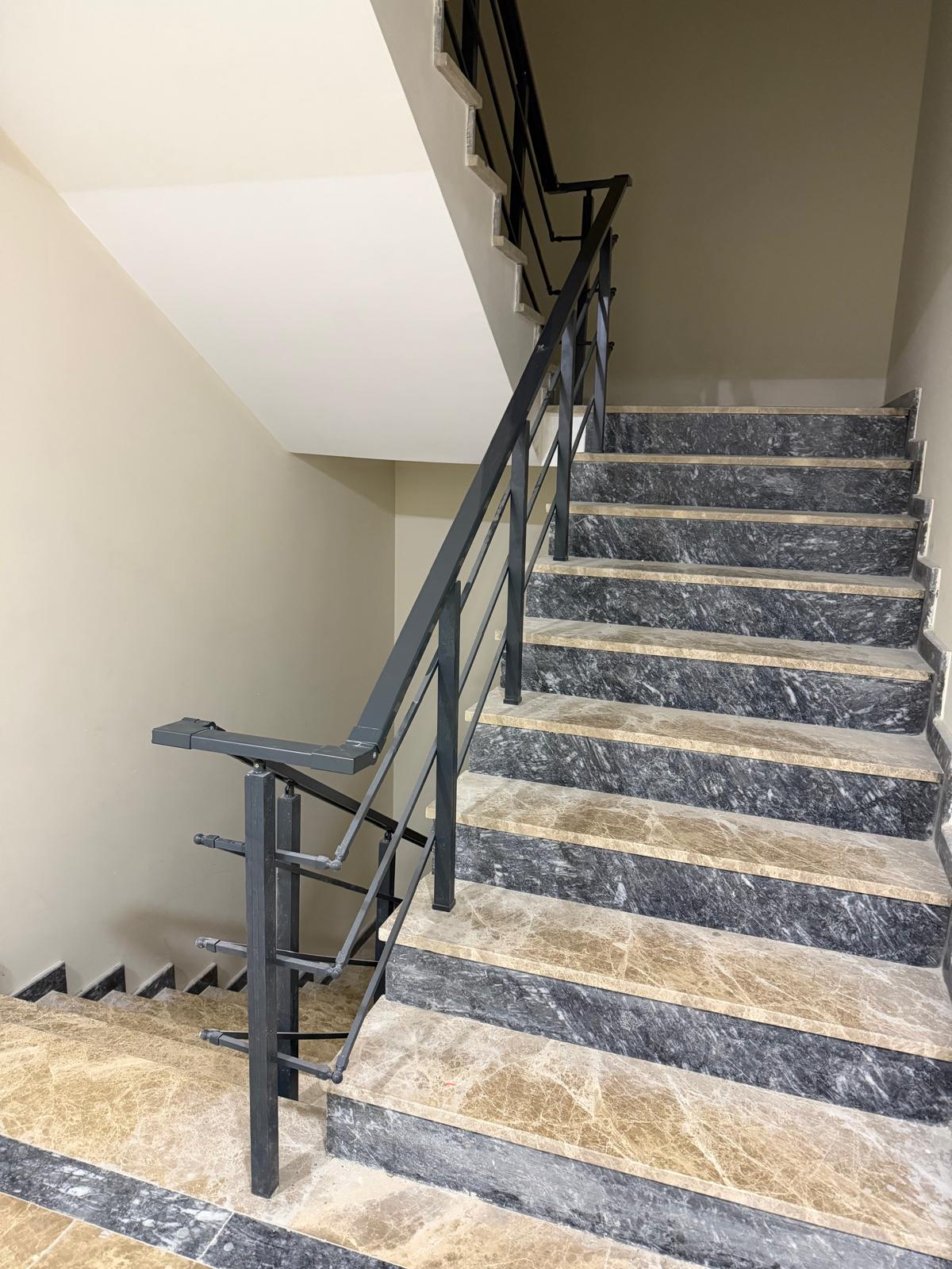 Merdiven pleksi korkuluk 64